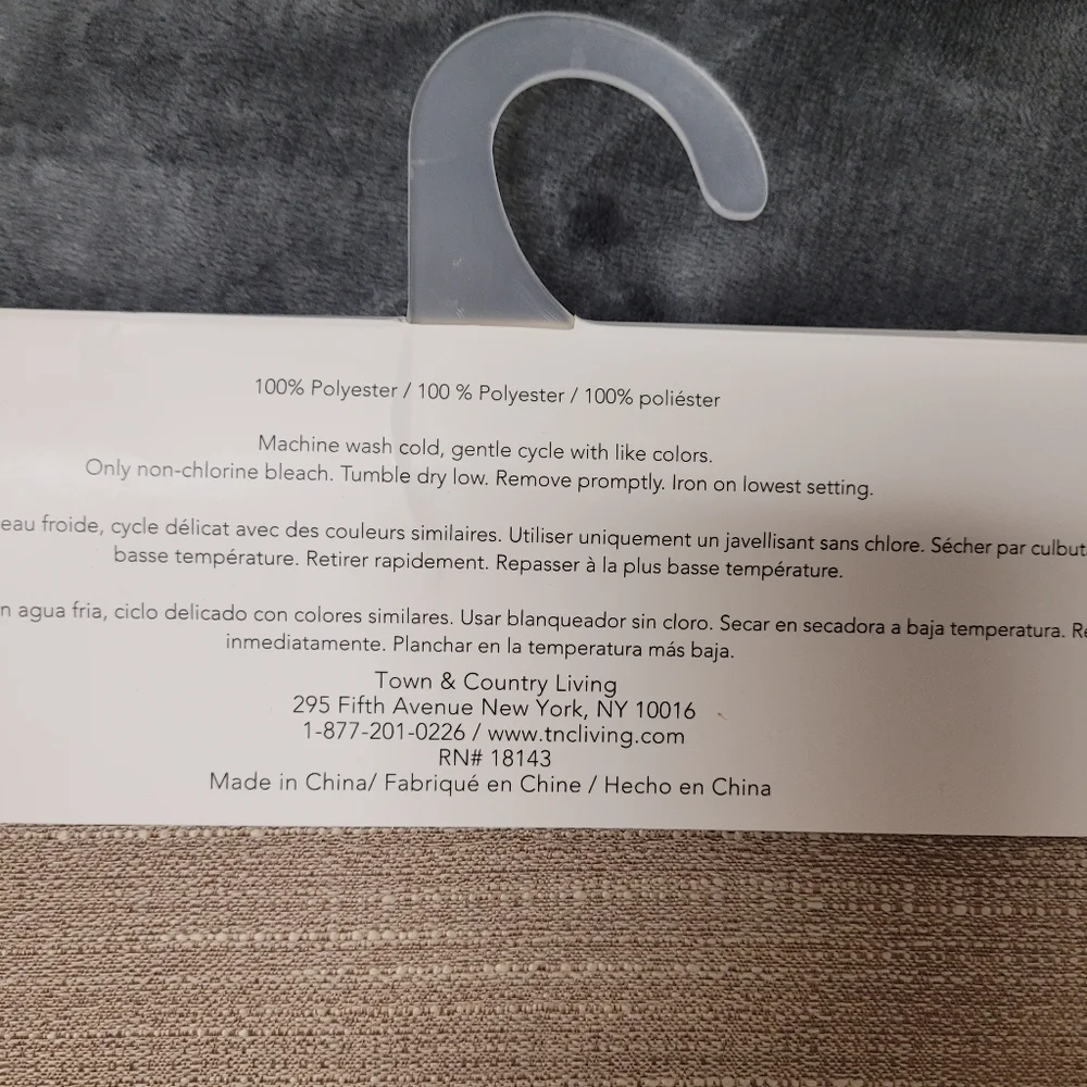 Town & Country Living table runner NWT